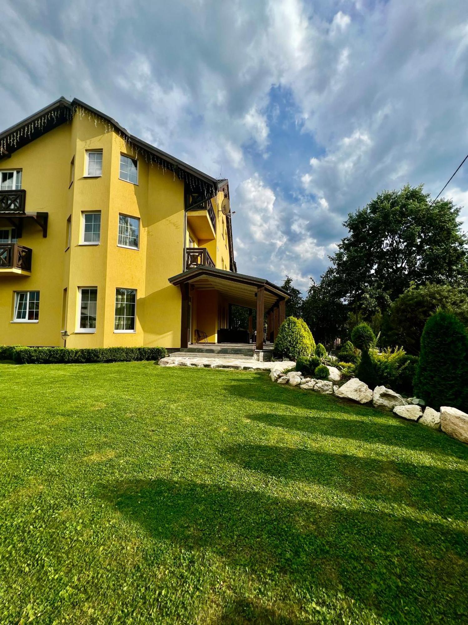 Arnica Hotell Jasinja Exteriör bild