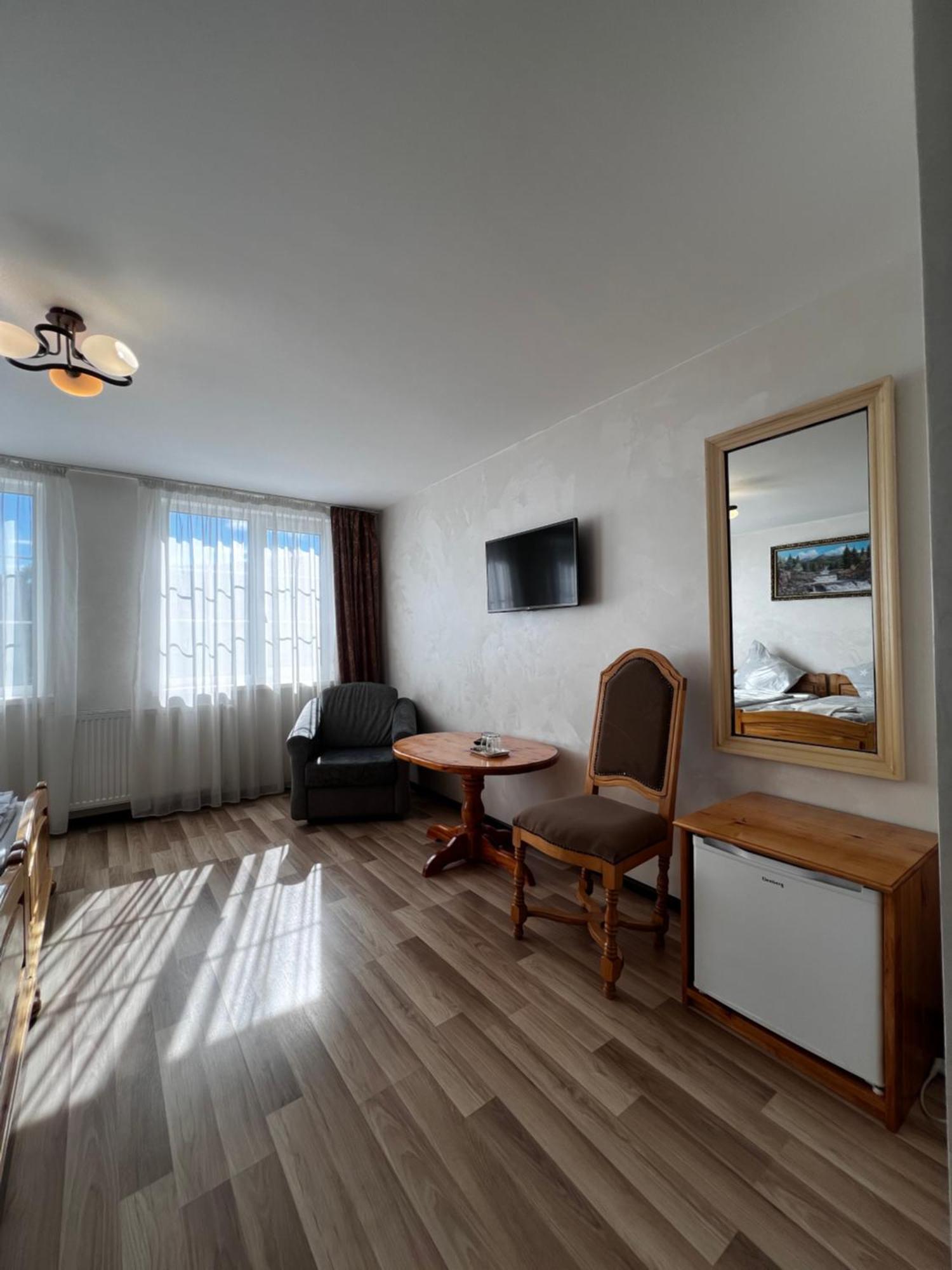 Arnica Hotell Jasinja Exteriör bild