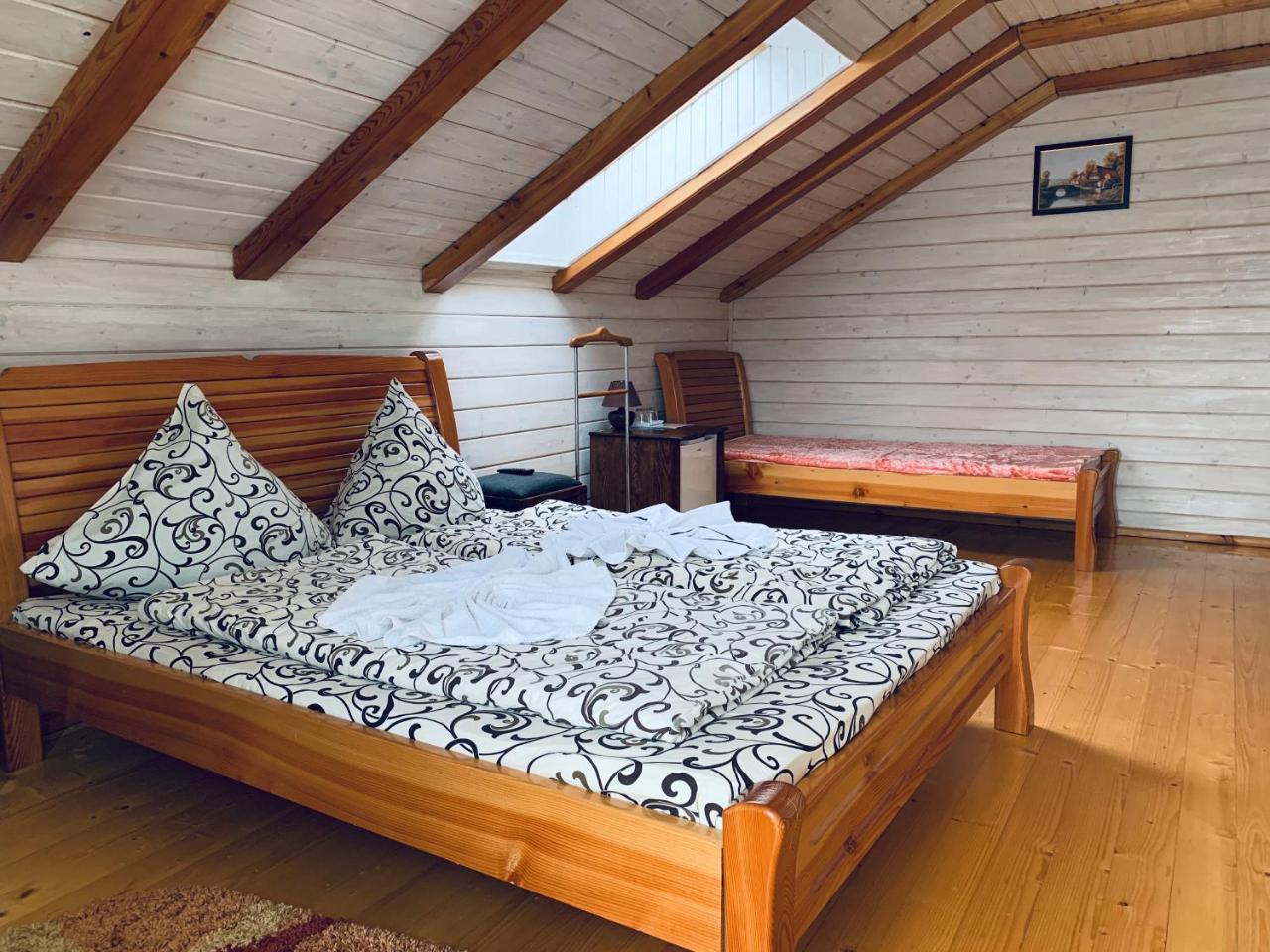 Arnica Hotell Jasinja Exteriör bild